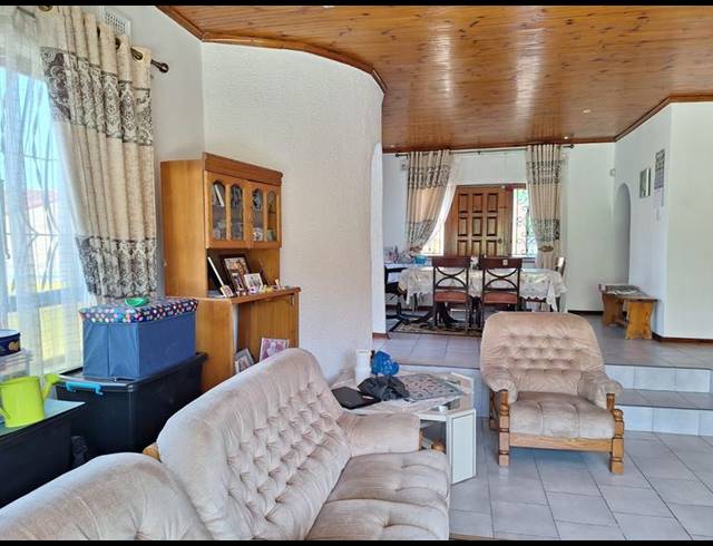 3 BEDROOM HOUSE FOR SALE IN CRAIGIEBURN